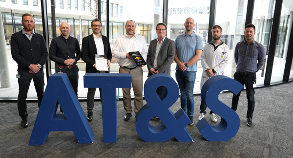 David Schmid (Specialist Corp. QDM & Digital Transf., AT&S), Gerald Kober (SMgr Quality Management Plant HTB, AT&S), Philipp Krivec (Technical Consultant, CAQ AG), Stephen Collier (Head of Communications, CAQ AG), Gabriel Schrotter, Specialist QDM HTB, AT&S), Gernot Pacher (Mgr Phyiscal Laboratory HTB, AT&S), Jürgen Schwiager (Engineer Quality Lab HTB, AT&S) und Adis Sahinovic (Analyst Trend & Technology Foresight, AT&S)