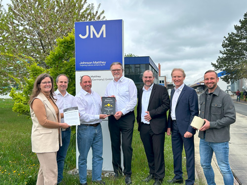 Handover of the Quality Excellence Award to Johnson Matthey in Redwitz